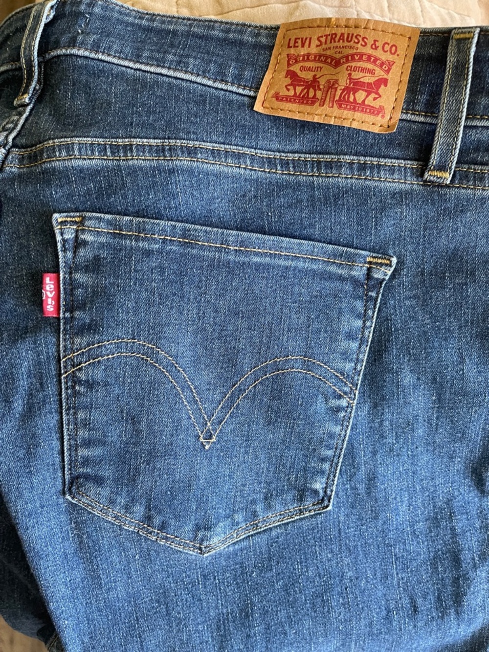 Levi's women’s Dark Blue Straight Jeans with Leather Levis Patch